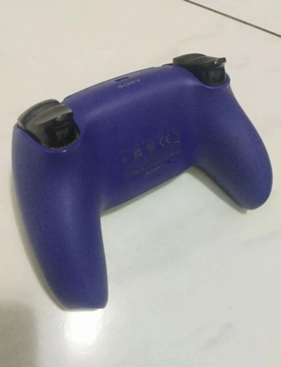 Vendo kit com 2 controles, cores branco e roxo, ambos funcionando, COM DRIFT - Foto 4