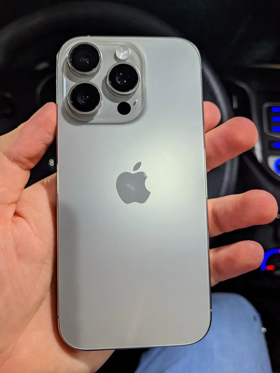 iPhone 16 pro natural 