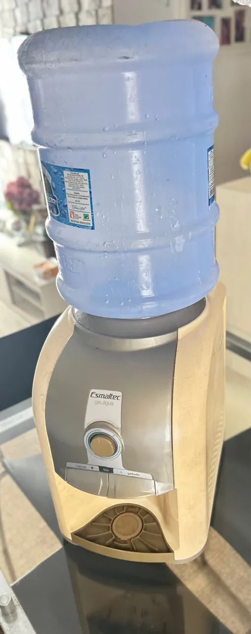 Gelagua com garrafão 