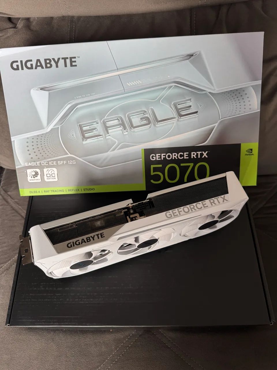 RTX 5070 GIGABYTE EAGLE 12GB  - Foto 2