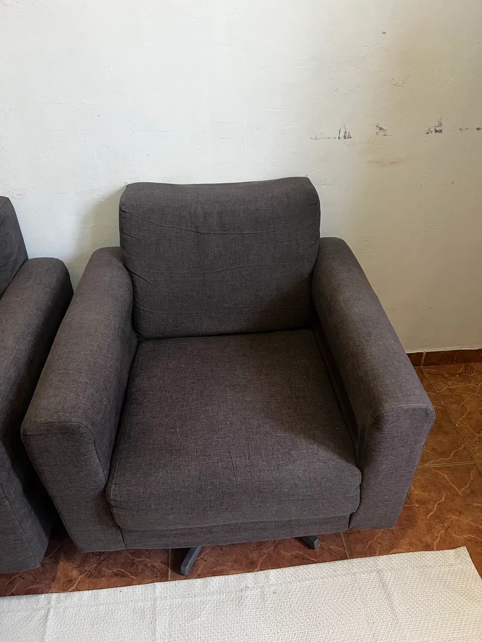 2 POLTRONAS, SEMI NOVAS E HIGIENIZADAS - Foto 2