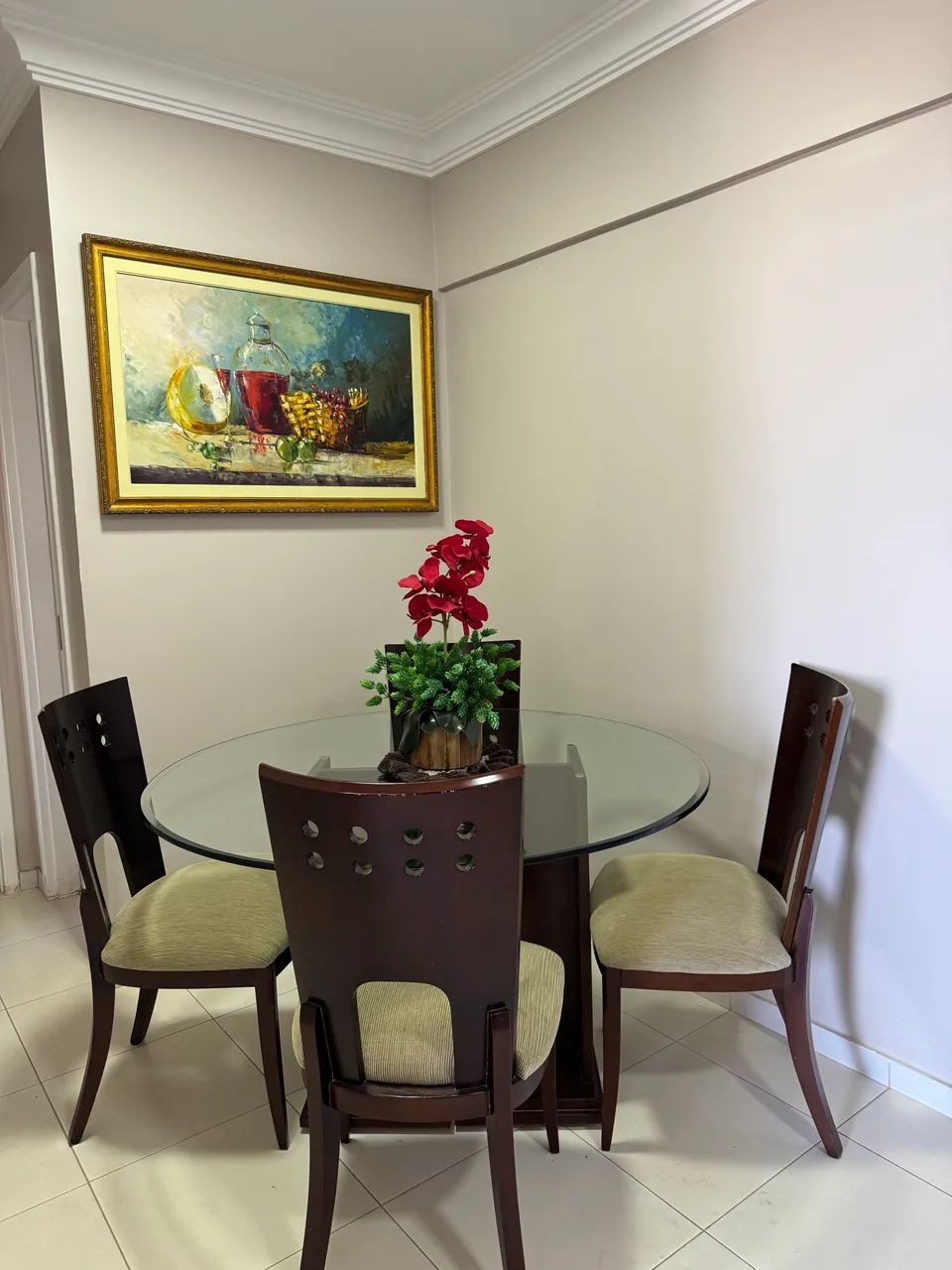 Mesa com 4 cadeiras - Bem conservada - Foto 4