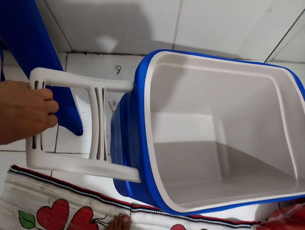 Vendo guarda sol no estado grande 2,40 cm e cooler 50 litros - Foto 4