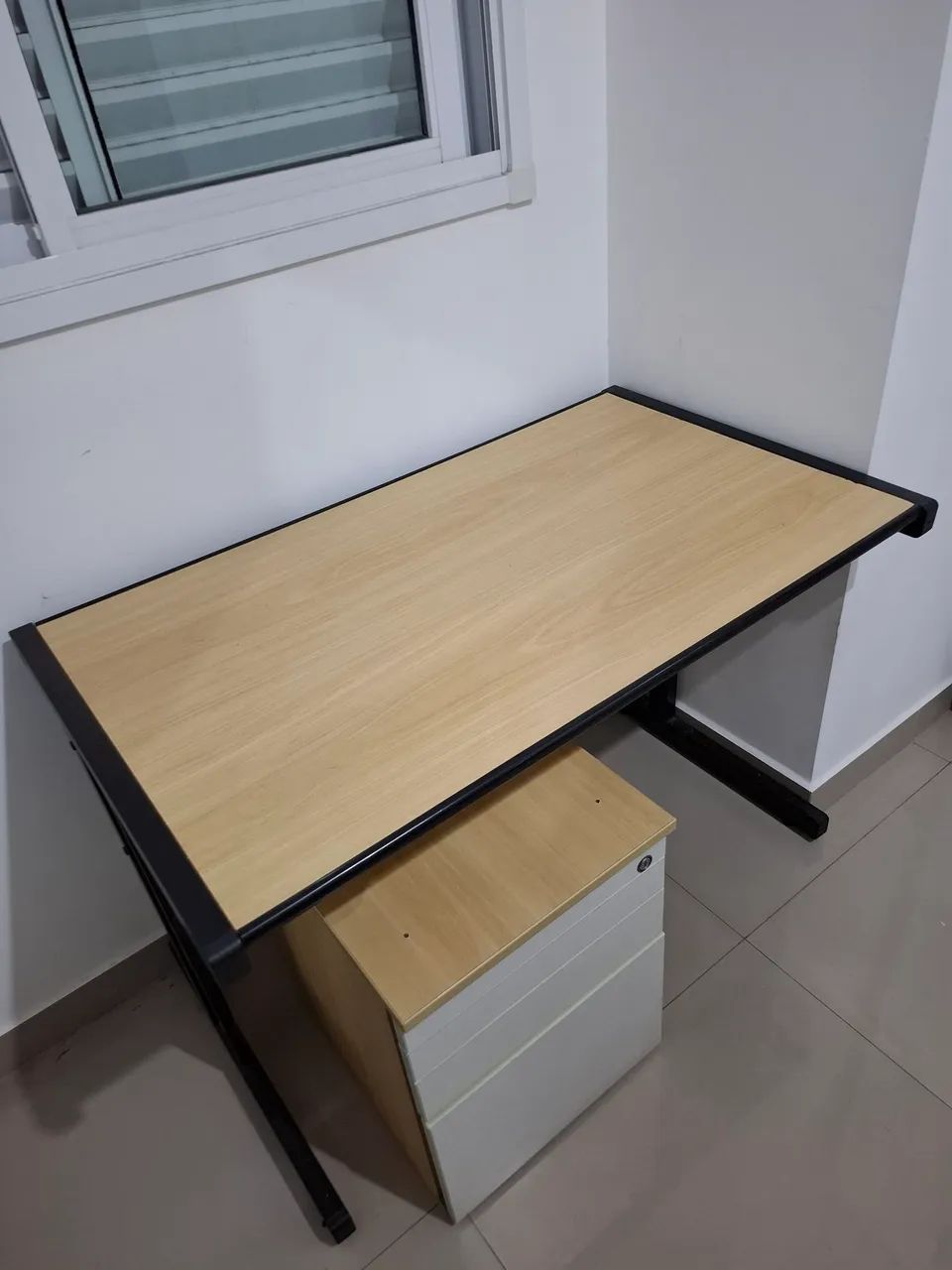 Mesa de trabalho e gaveteiro - Foto 2
