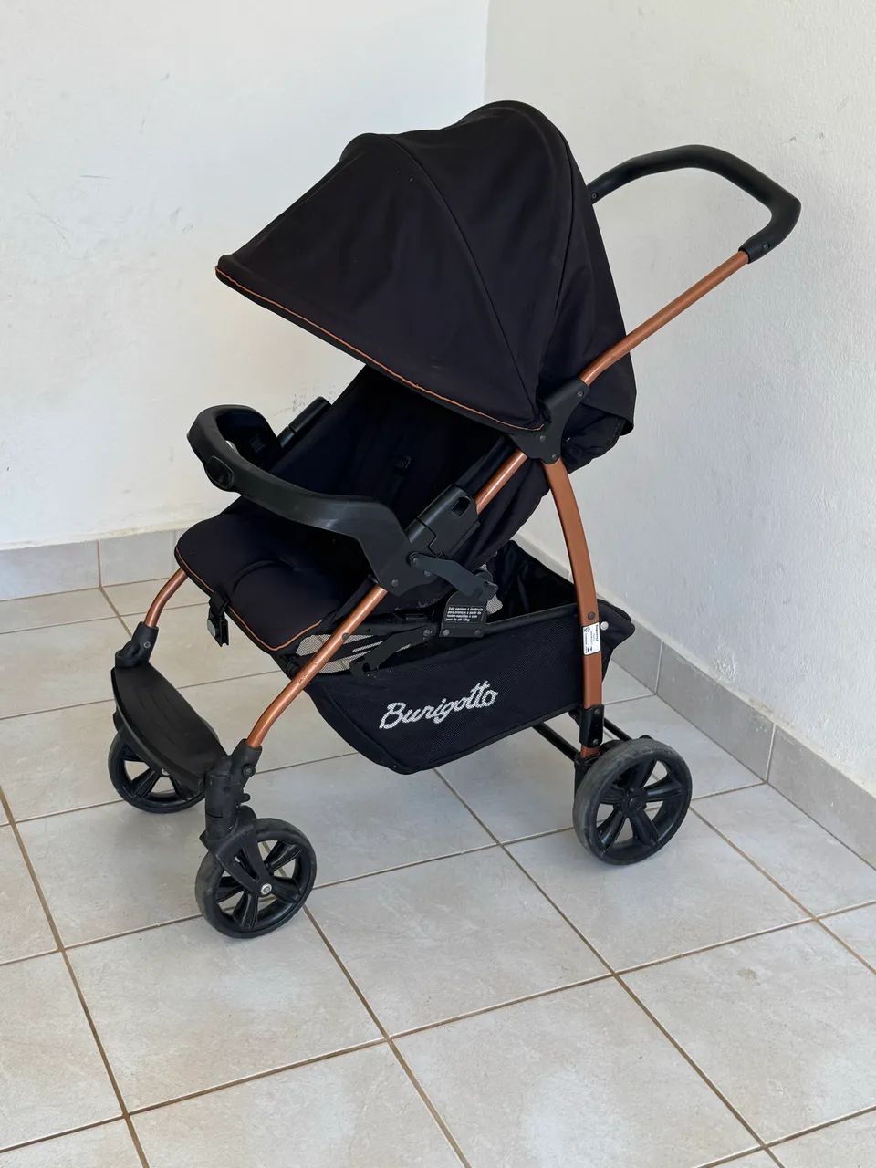 Carrinho de bebê seminovo