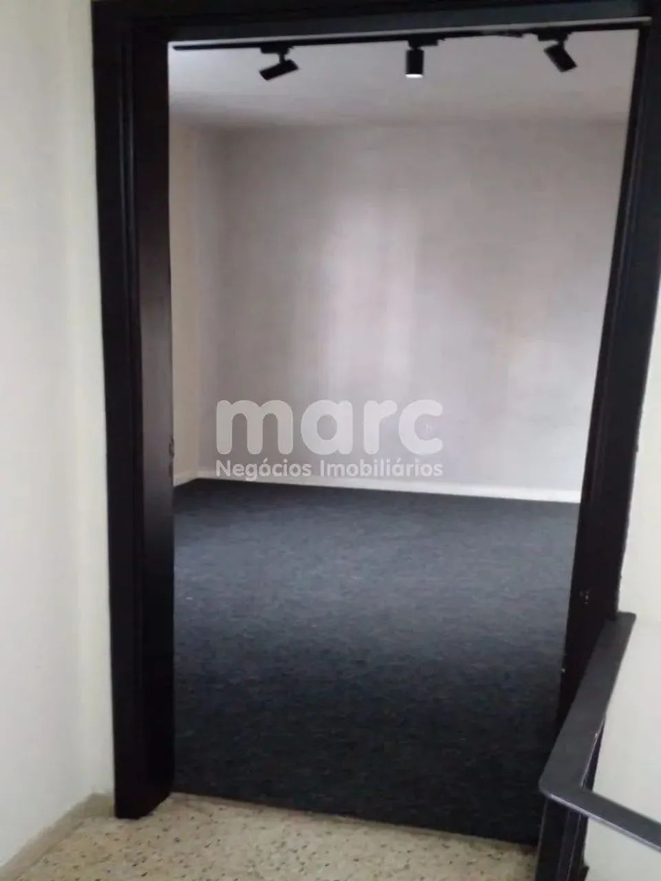 CASA COMERCIAL NO PARAISO COM SALAS , QUINTAL E 2 VAGAS PARA LOCAÇÃO - Foto 5