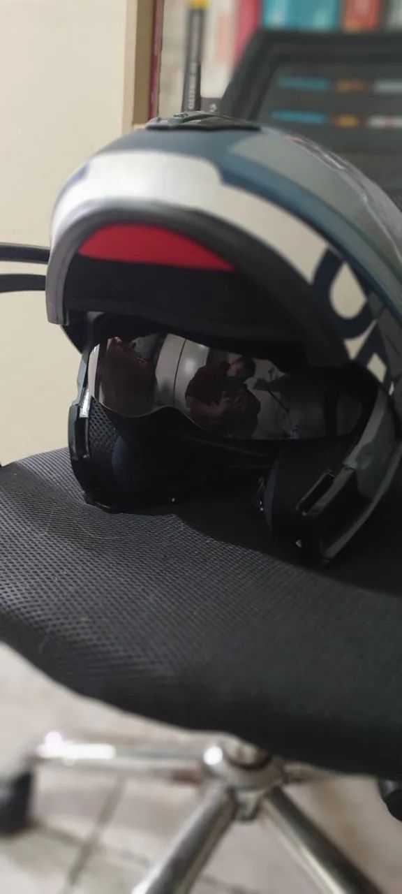 Capacete Robocop zerado!