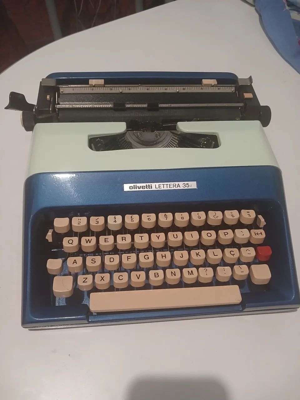 Máquina de Escrever Olivetti Lettera 35