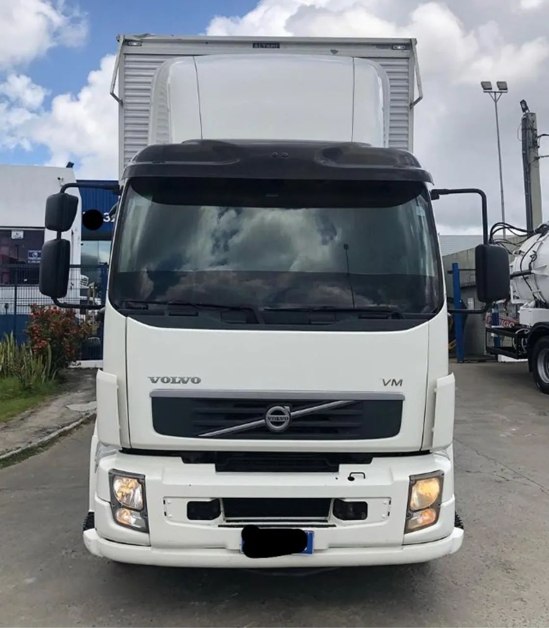 Volvo 270 baú 2014 - Foto 5