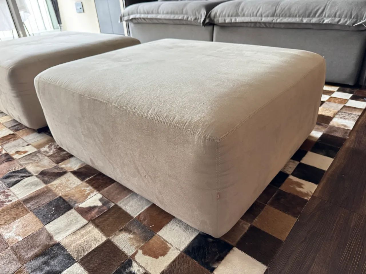 1 Puff em veludo creme em perfeito estado  - Foto 3