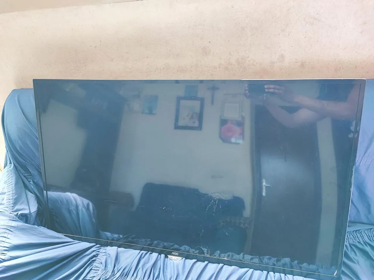 Vendo TV AOC 43 polegadas está nova porém tela quebrada 