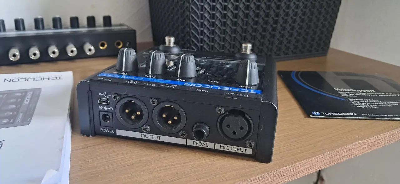 【美品USED】TC HELICON Voicetone create XT Pedaleira para voz Voicetone Create xt TC HELICON - Instrumentos