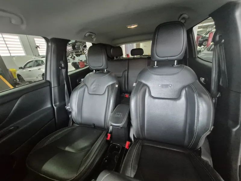 Jeep Renegade Long. T270 1.3 TB 4x2 Flex Aut., foto 9 de 13