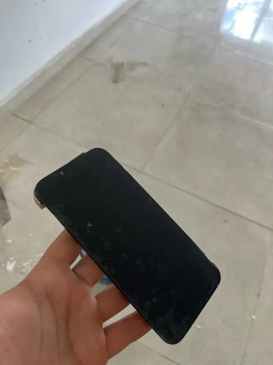 iPhone 13 caiu da moto