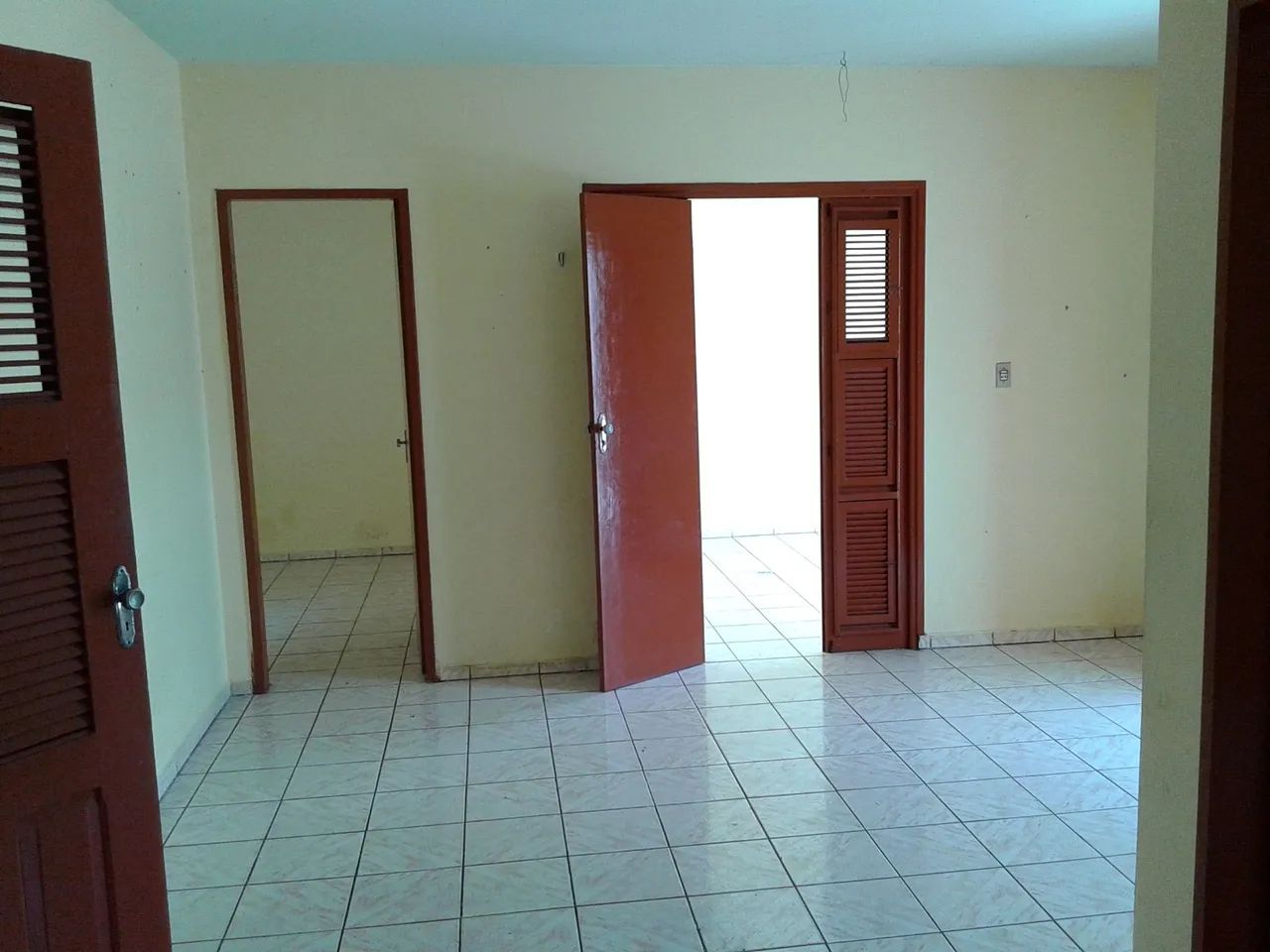 ALUGO CASA TÉRREA 2 QUARTOS E GARAGEM NO HENRIQUE JORGE  - Foto 4