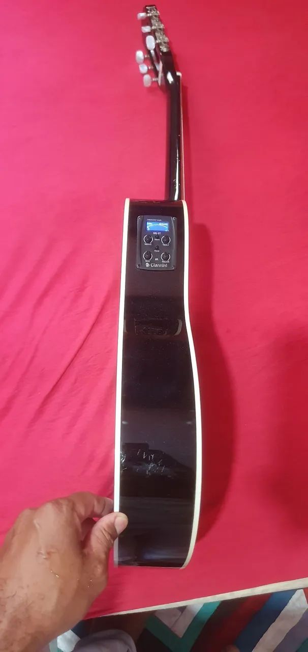 Vendo um violão 