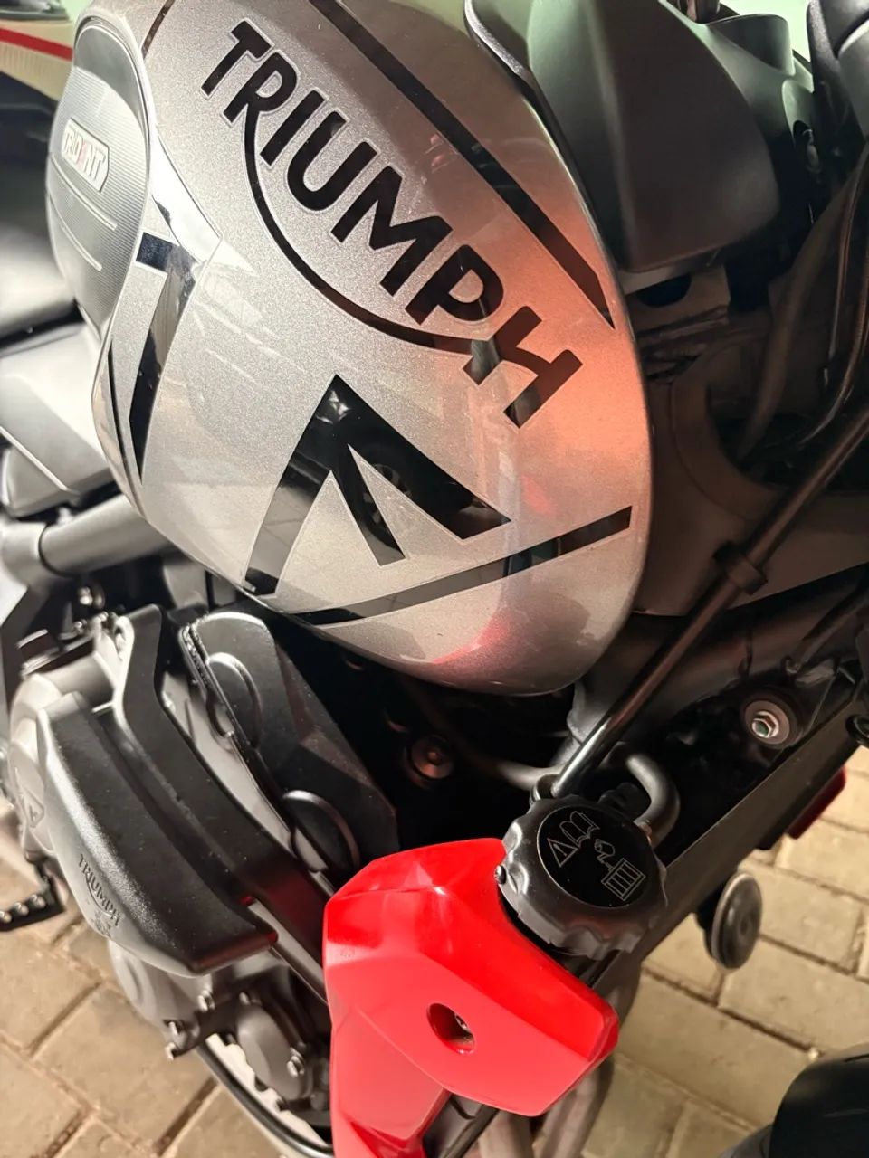 Trident 660
