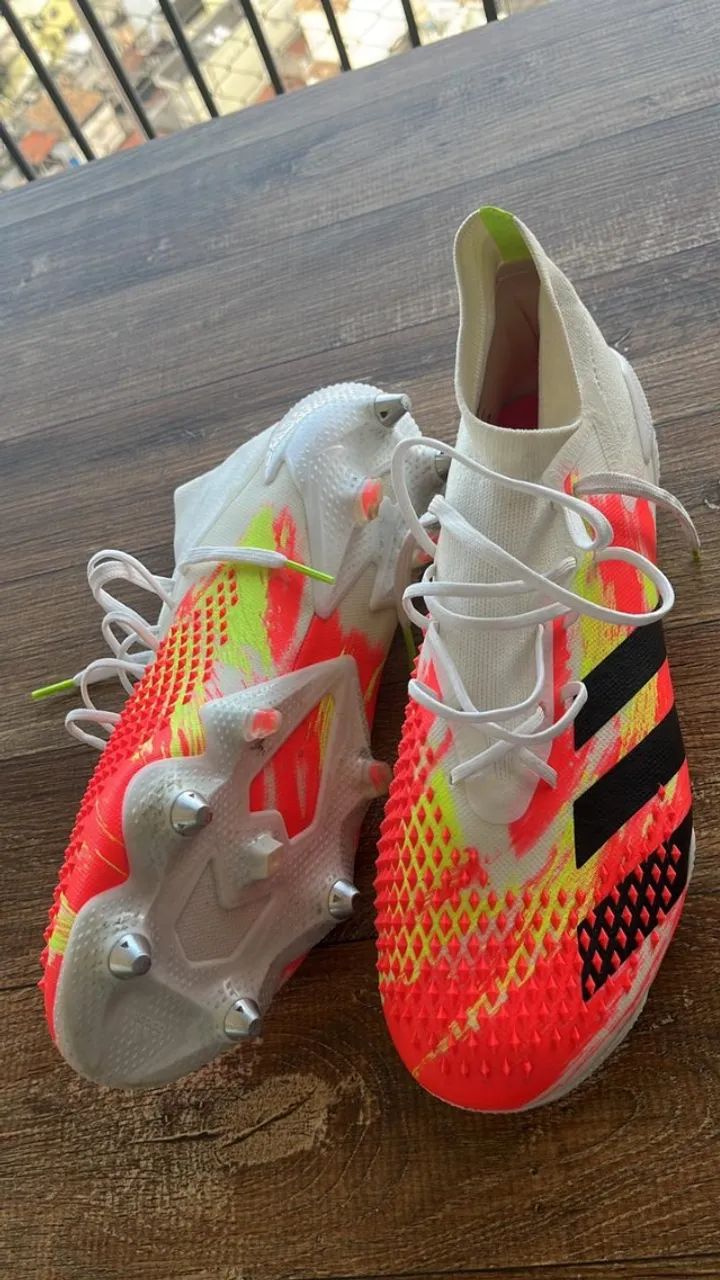 CHUTEIRA CAMPO ADIDAS PREDATOR ELITE, COM CHAVE TRAVA. TAM 41