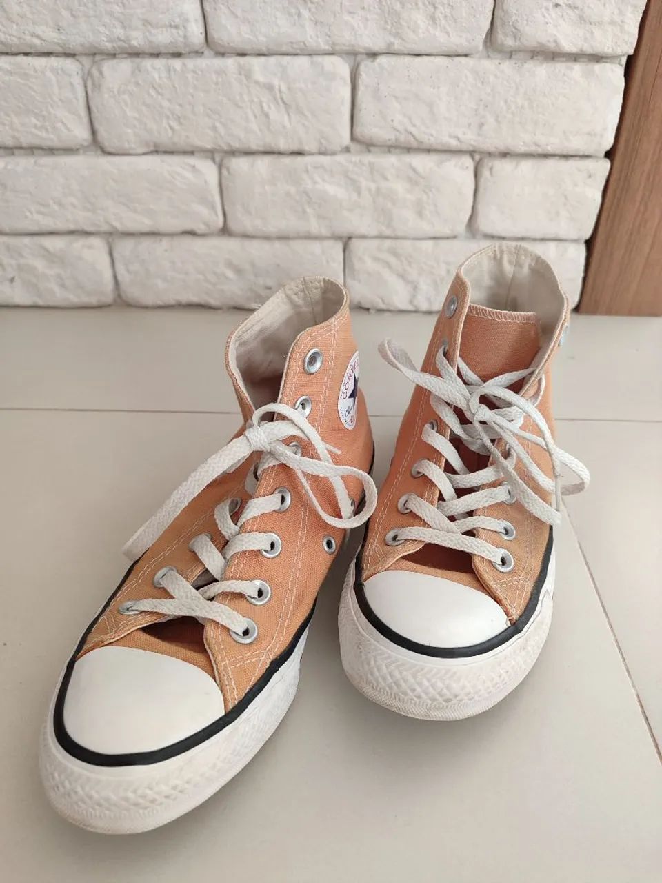 Tênis Converse Chuck Taylor All Star caramelo em lona de cano alto. - Foto 3