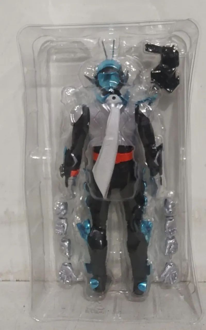 SH Figuarts Kamen Rider Gotchard  - Foto 3