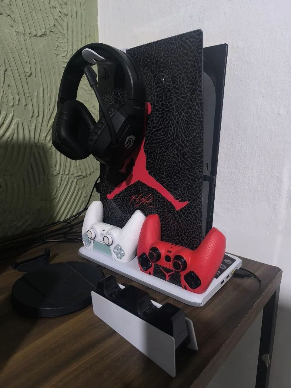 PS5 FAT DIGITAL + 2 CONTROLES + HEADSET WIRELESS + ACESSÓRIOS - Foto 2