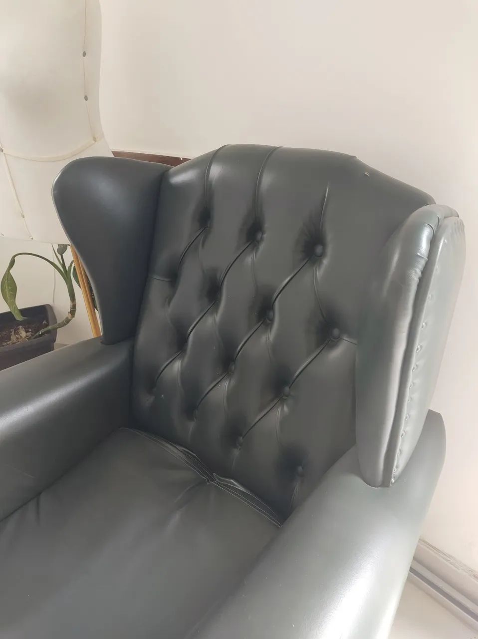 Poltrona de couro estilo chesterfield verde - Foto 3