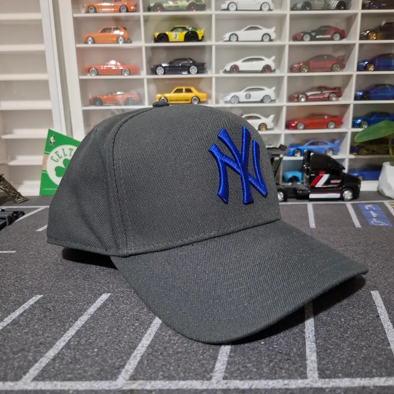 Boné New Era 9FORTY A-FRAME SNAPBACK New York Yankees Chumbo com Azul
