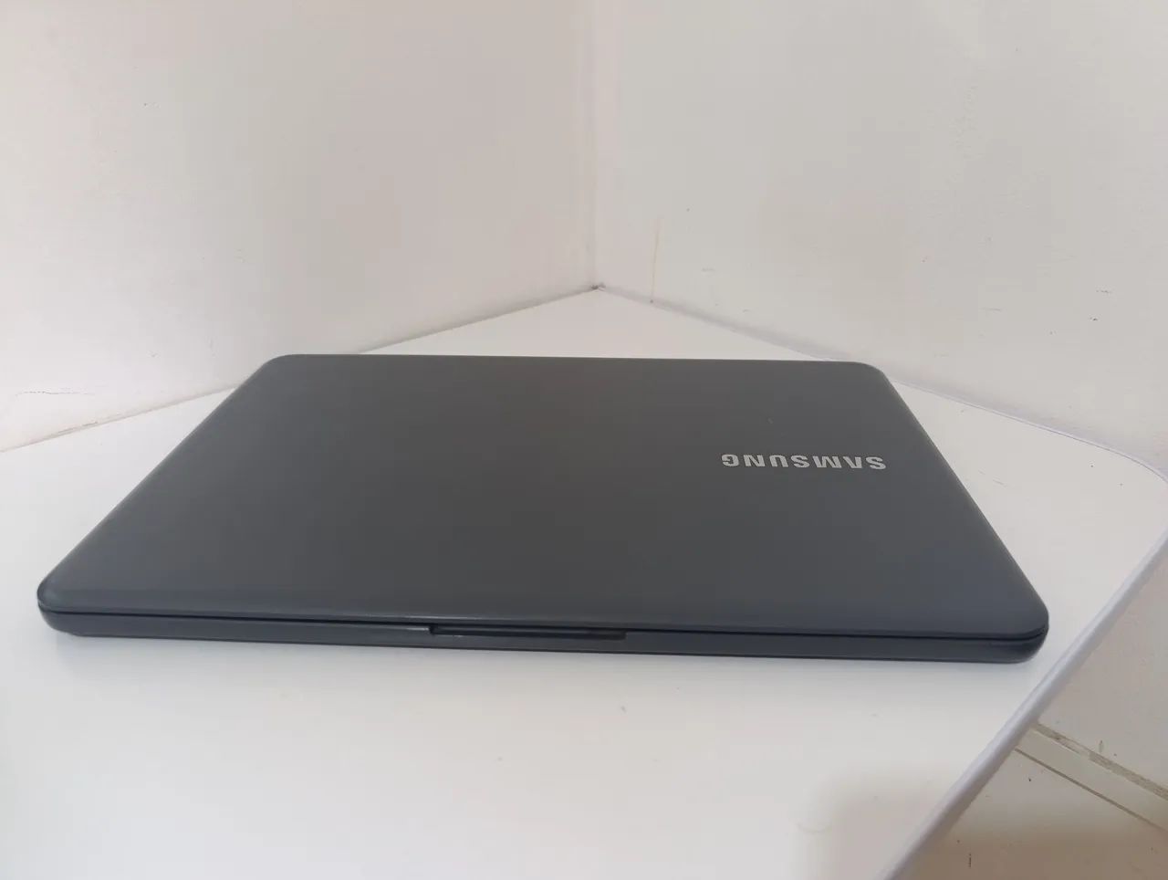 Notebook Samsung core i3 tela 15 pol funcionando tudo. Ddr4 SSD M2 rápido fonte original 