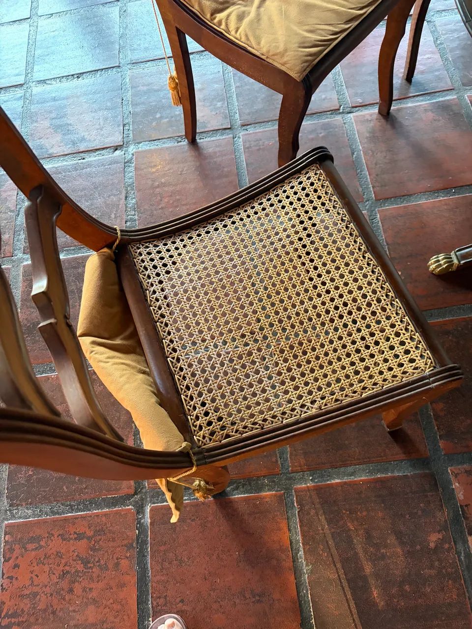 Conjunto de mesa de sala, 6 cadeiras e aparador - Foto 5