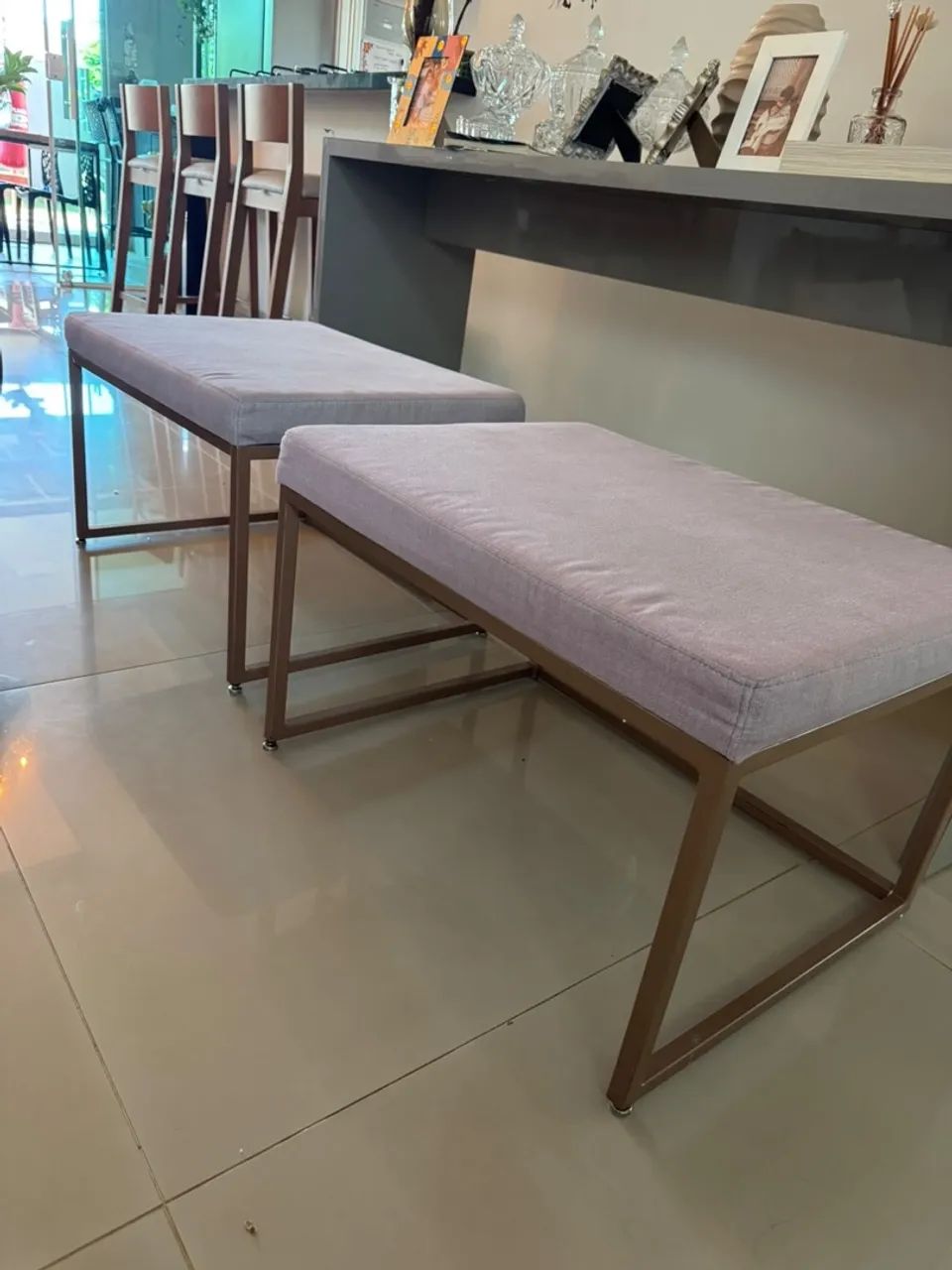 Bancos com pé de ferro rose gold  - Foto 3