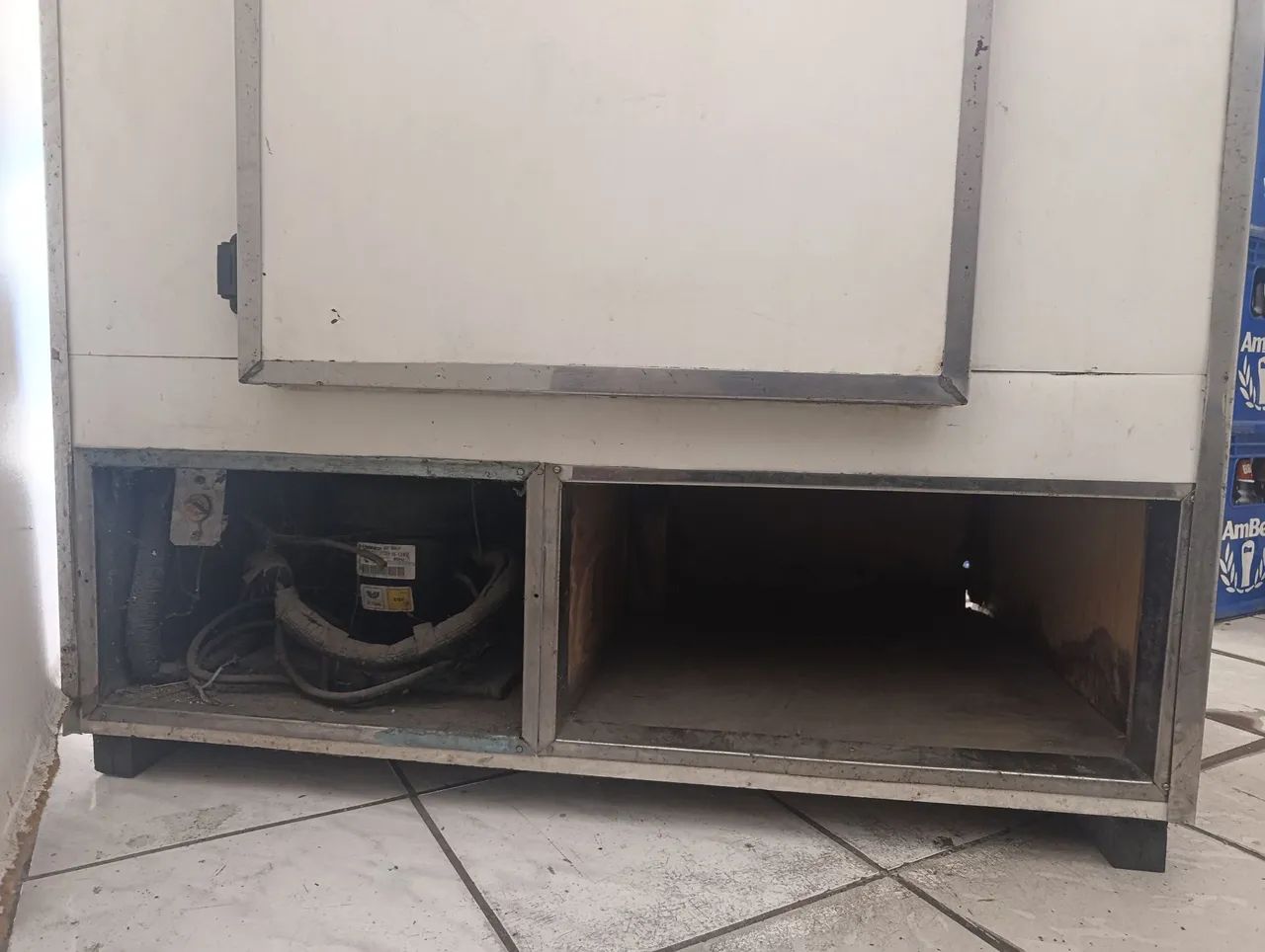 Expositor de frios (precisa de reparos) funciona normal - Foto 3
