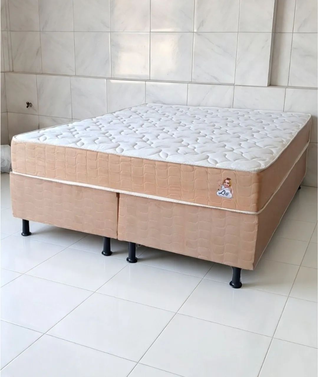 CAMA CASAL QUEEN