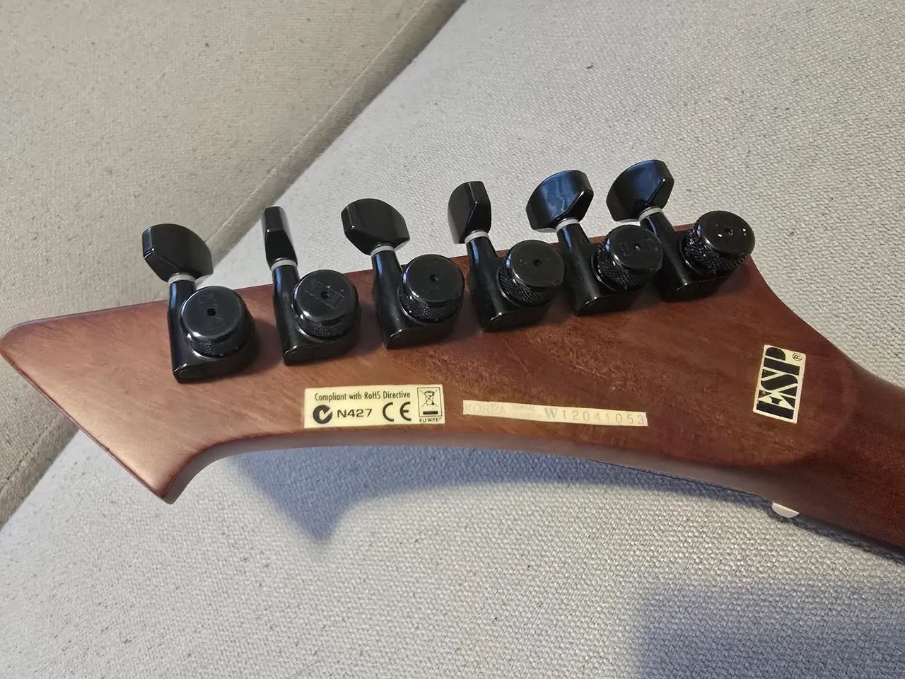 Guitarra ESP LTD SNAKEBYTE  - Foto 5