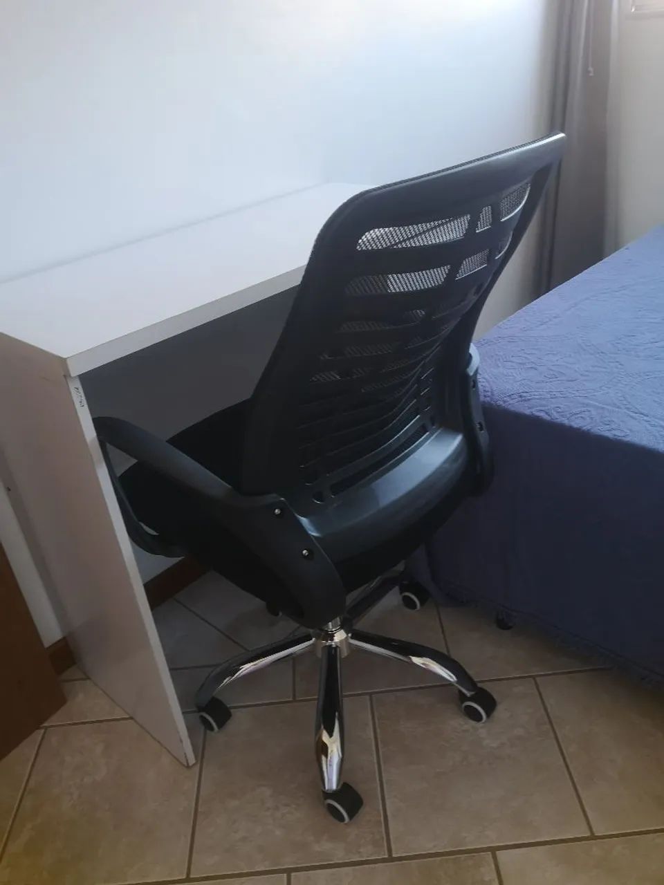 Alugo quarto próximo do centro com garagem. - Foto 4