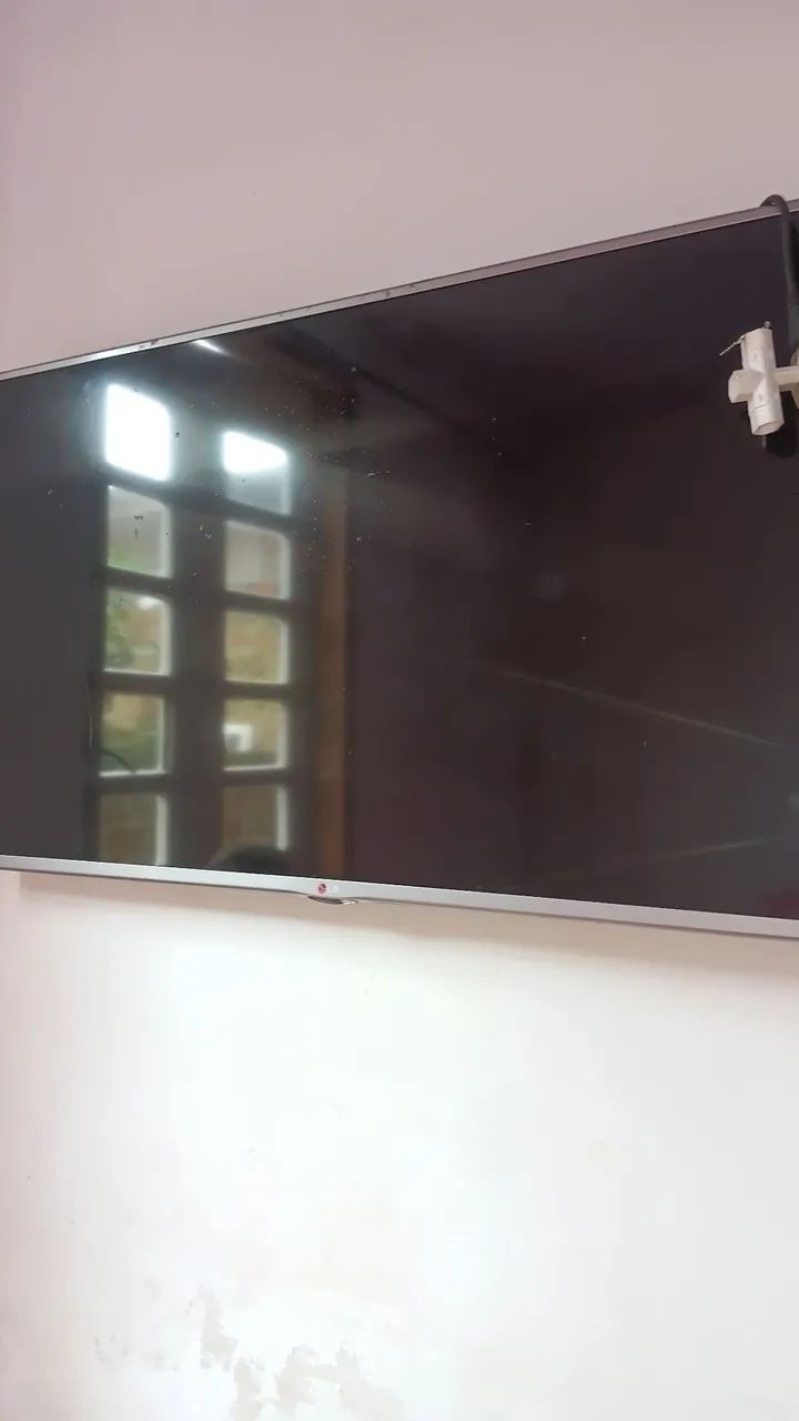 Mesa de madeira de lei