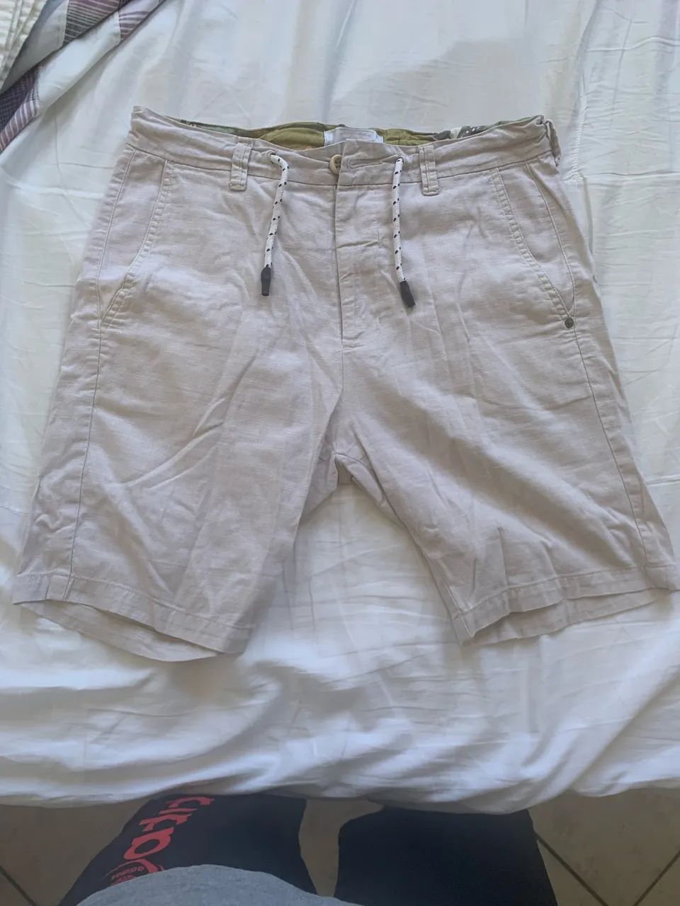 Bermuda Masculina Bege Clara com Cordão ? ótimo Estado 