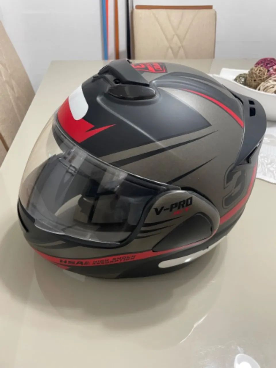 Capacete escamoteável 