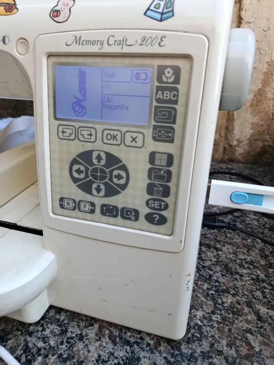 Máquina de bordar Janome MC 200E - Foto 2