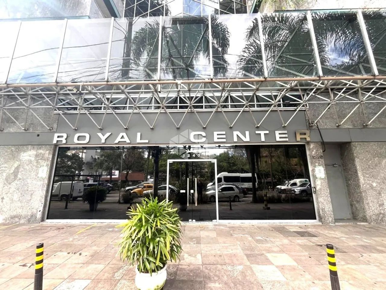 Conjunto Comercial com Garagem no Edifício Royal Center - 3ª Perimetral