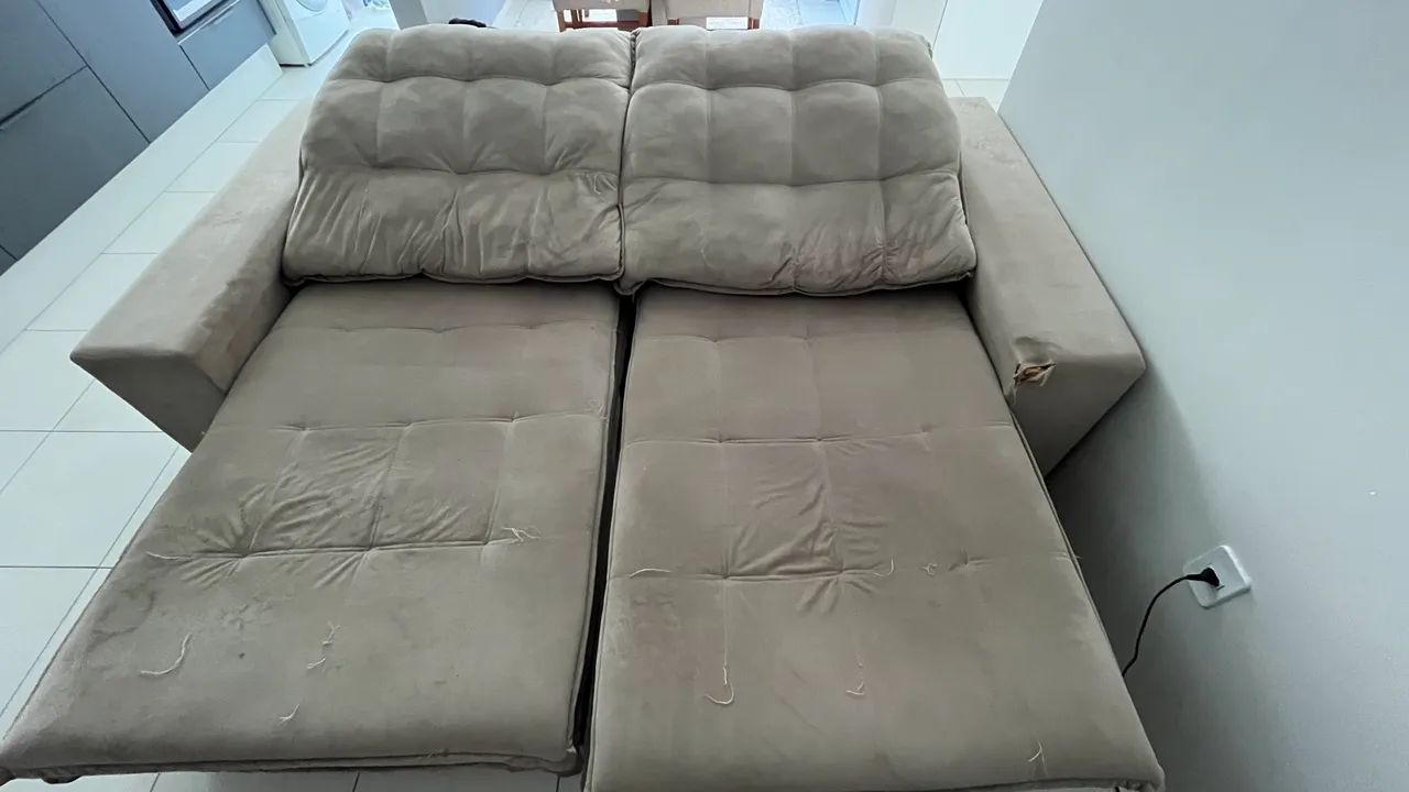 Sofá retrátil  pra vender hoje 