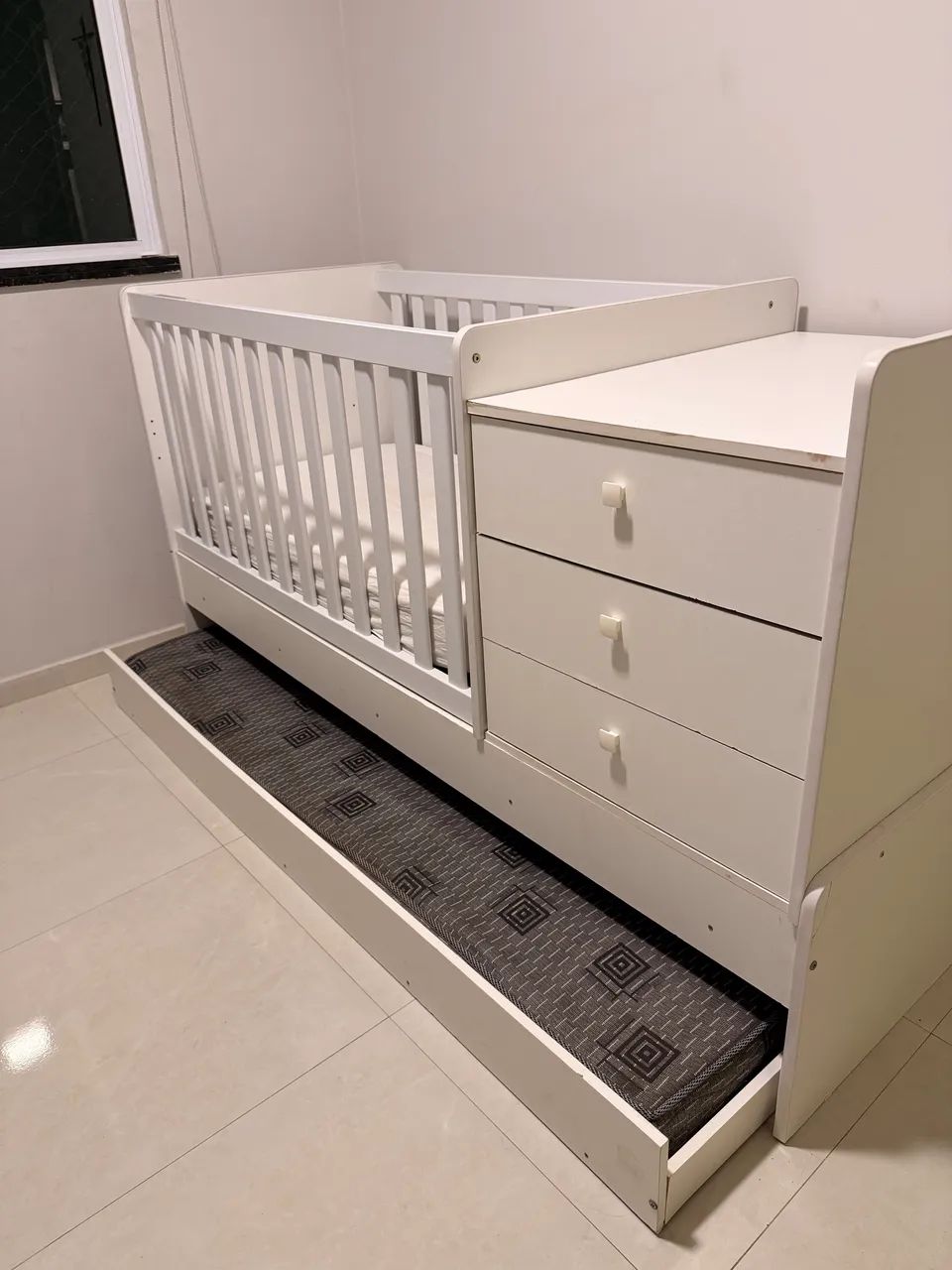 Berço com cômoda e cama auxiliar  - Foto 3