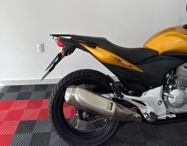 HONDA CB 300R 2010 - Foto 4