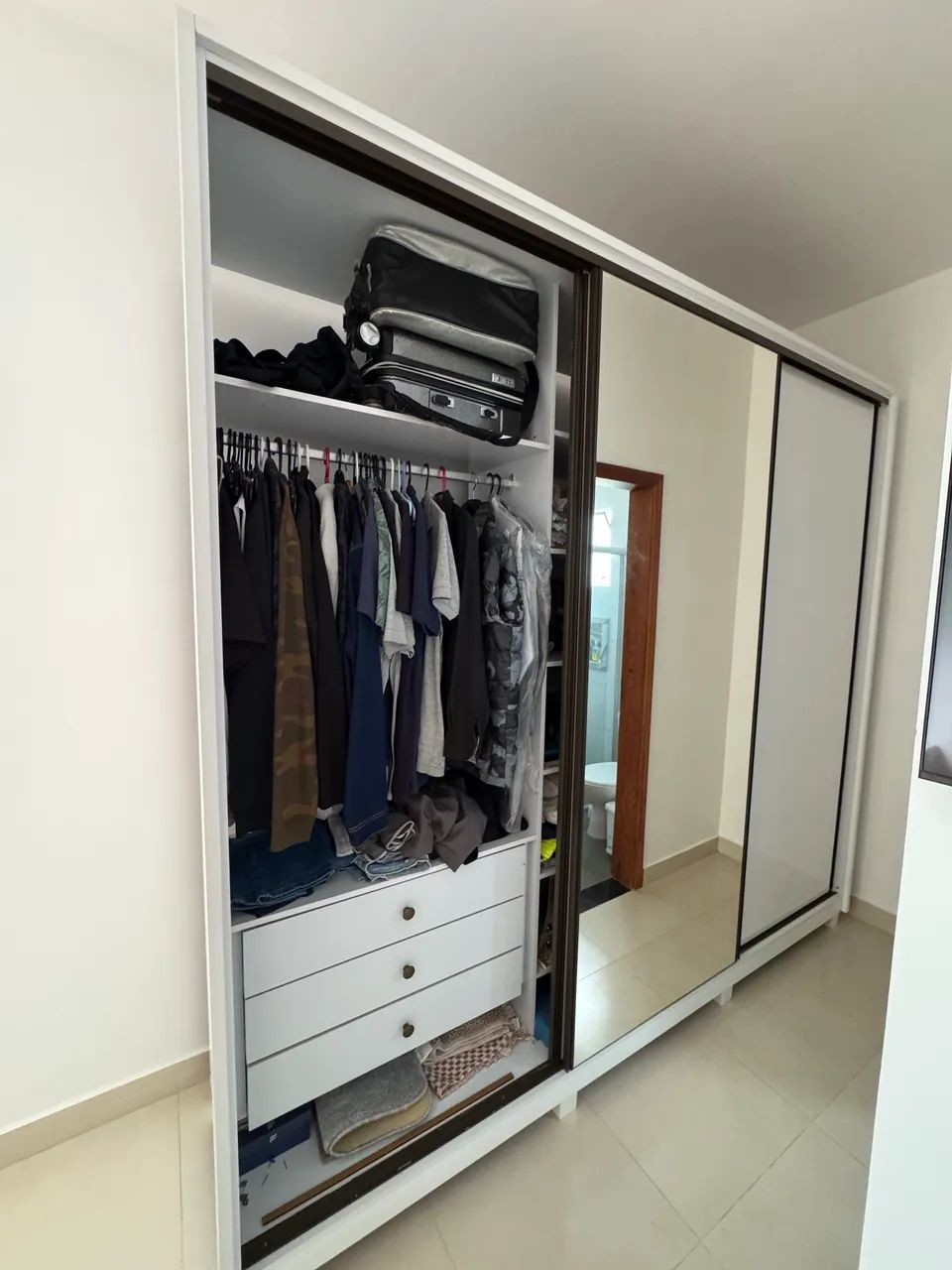 Guarda roupa 3 portas 2,70m largura - Foto 3