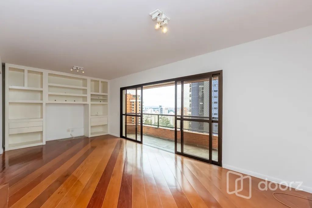 Imóvel na José Galante com 3 dormitórios e 213m²