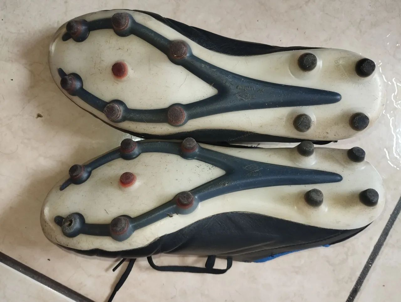 Chuteira original Umbro número 35  - Foto 4