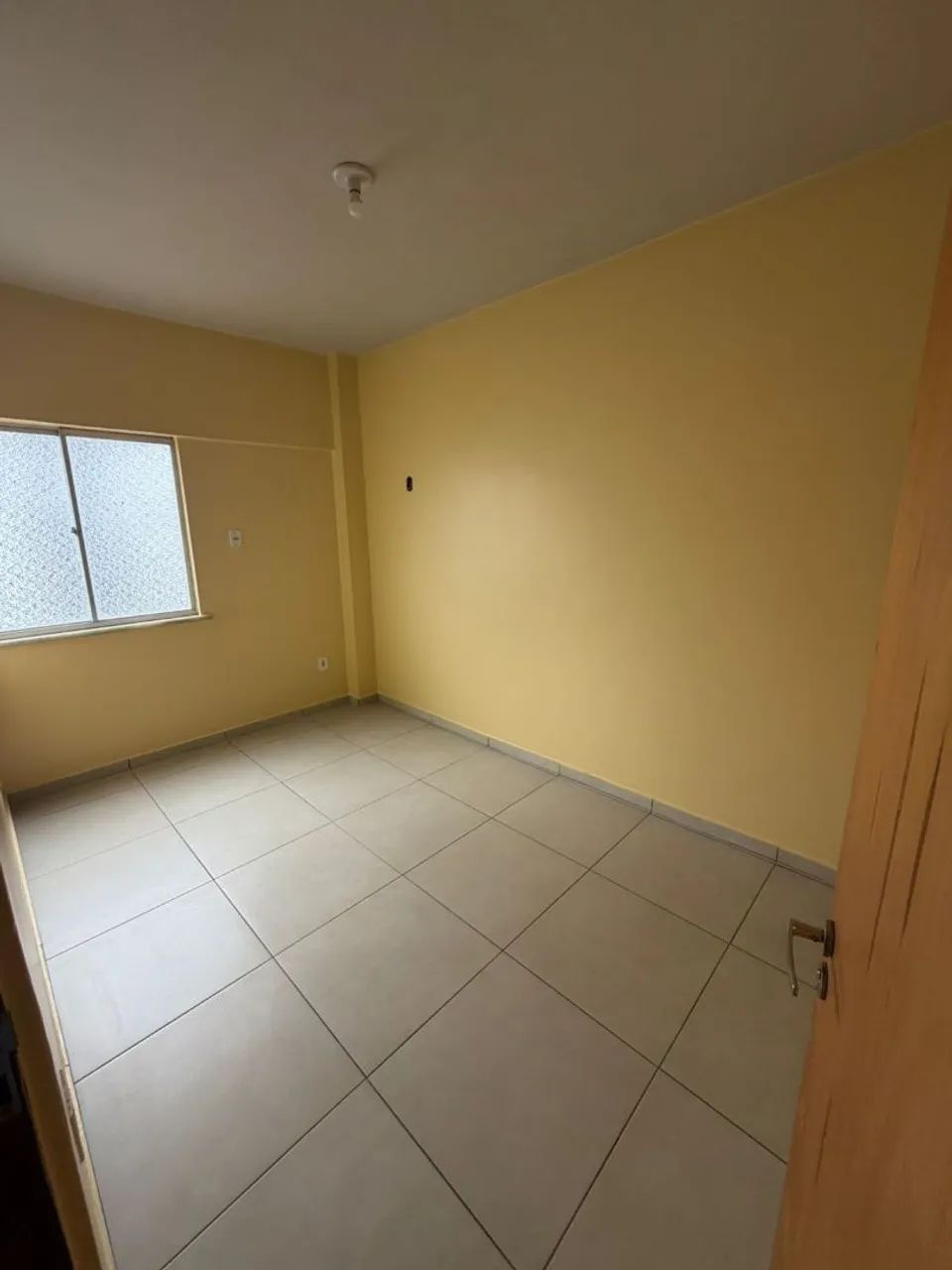 ALUGA-SE APARTAMENTO - EDIFÍCIO SÉRGIO CARDOSO