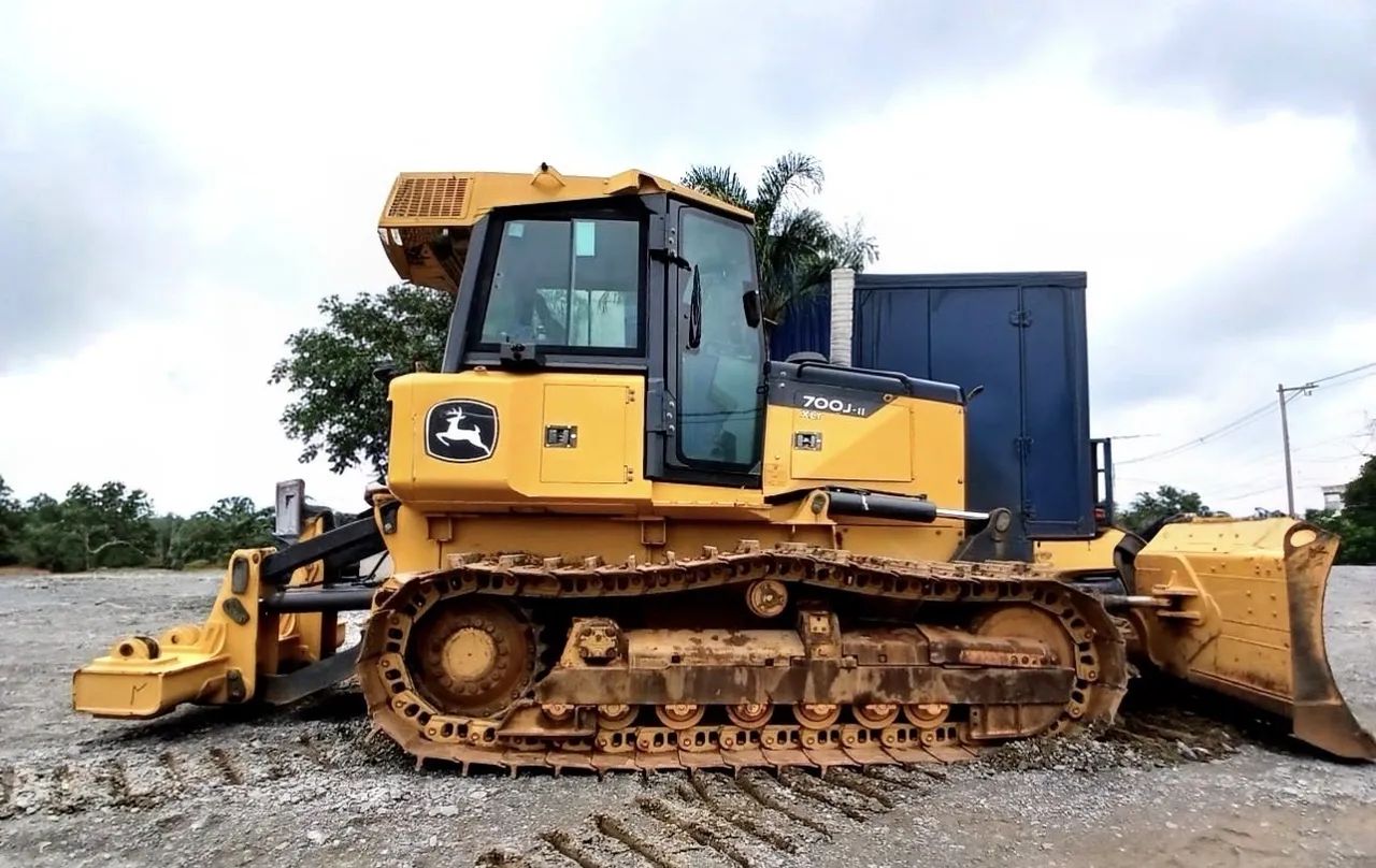 Trator de Esteira John Deere 700J ano 2021, com 5.400 horas e ar condicionado, em SP - Foto 2
