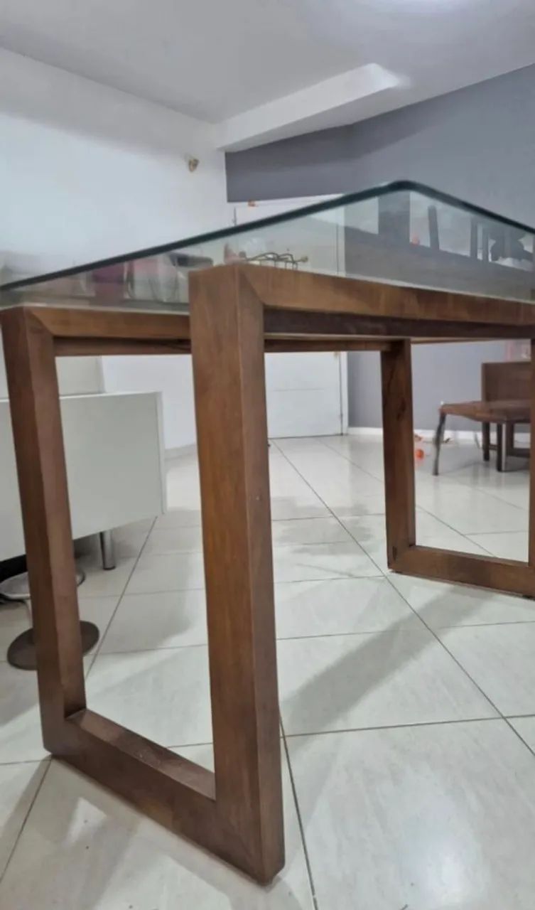 Mesa madeira com tampo vidro 