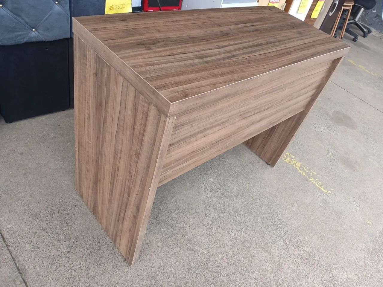 Mesa escrivaninha em MDF semi-nova conservada  - Foto 5
