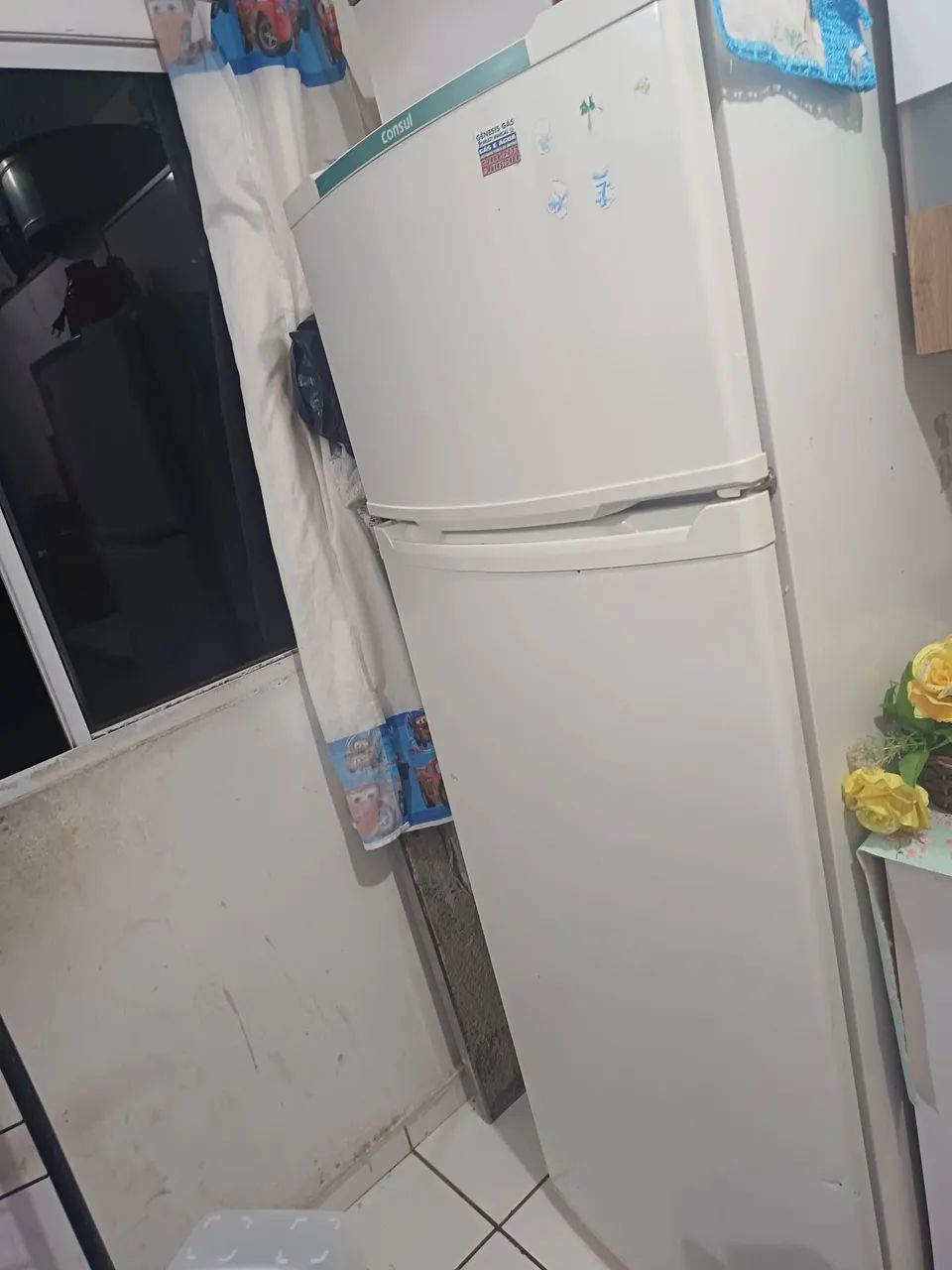 Vendo essa geladeira funcionando perfeitamente 